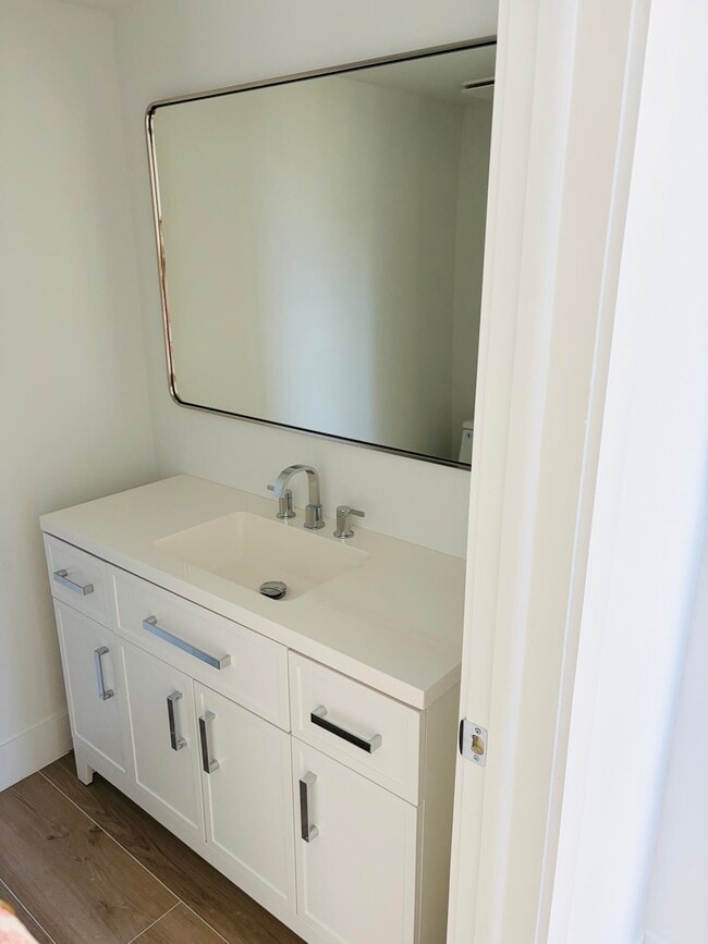 Building Photo - 2404 Bridgewood Dr