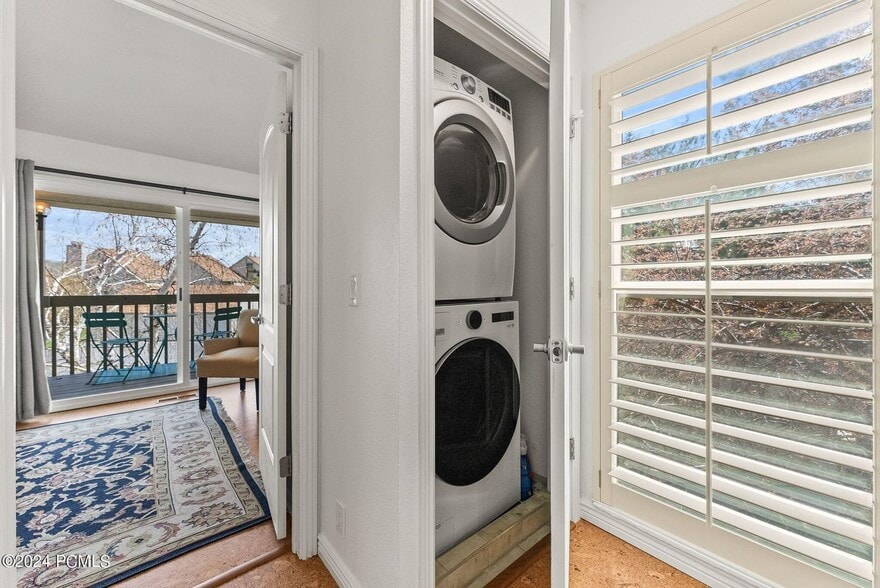 Washer /dryer - 36 Racquet Club Dr