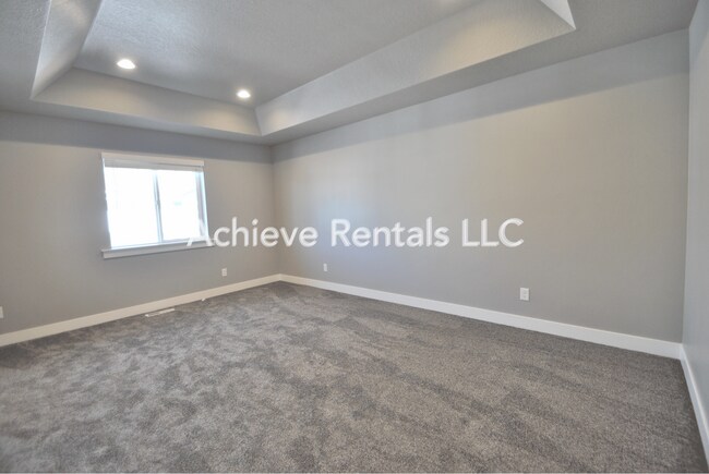 Building Photo - 2031 N 350 E