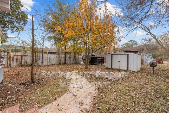 Building Photo - 2005 Snavely Ave SW