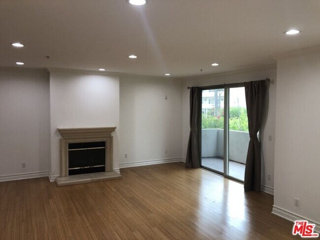 Building Photo - 1551 Manning Ave