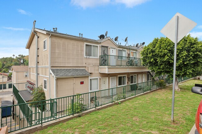 Building Photo - 4717-4727 Gambier/4716-4726 Butterfly