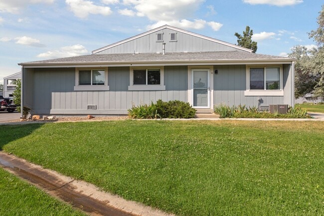 Building Photo - Fall 2026 Pre-Leasing!! Beautifully Renovated 3bed / 2bath in PRIME Boulder location with POOL !!!