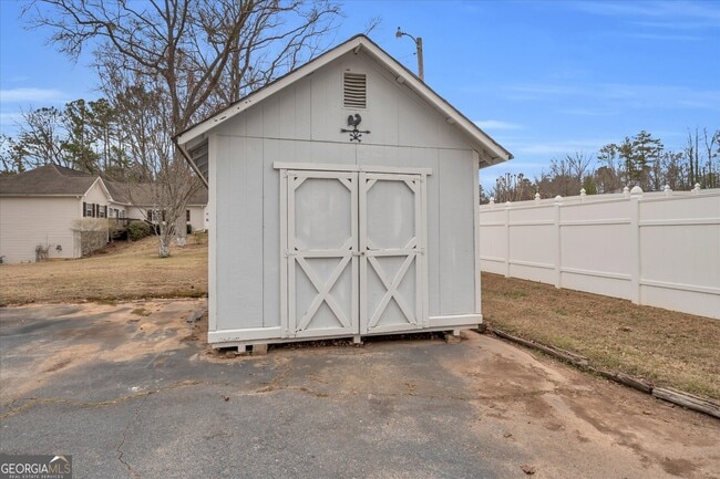 Building Photo - 713 N Lakeshore Dr