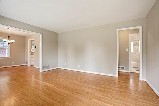 Building Photo - 914 Willivee Dr