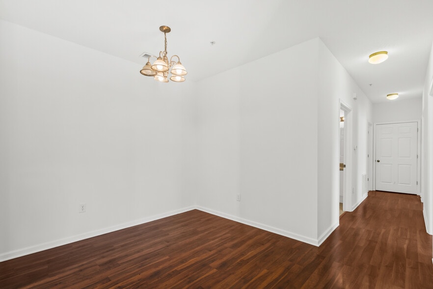 Building Photo - 622 McKenna Cir