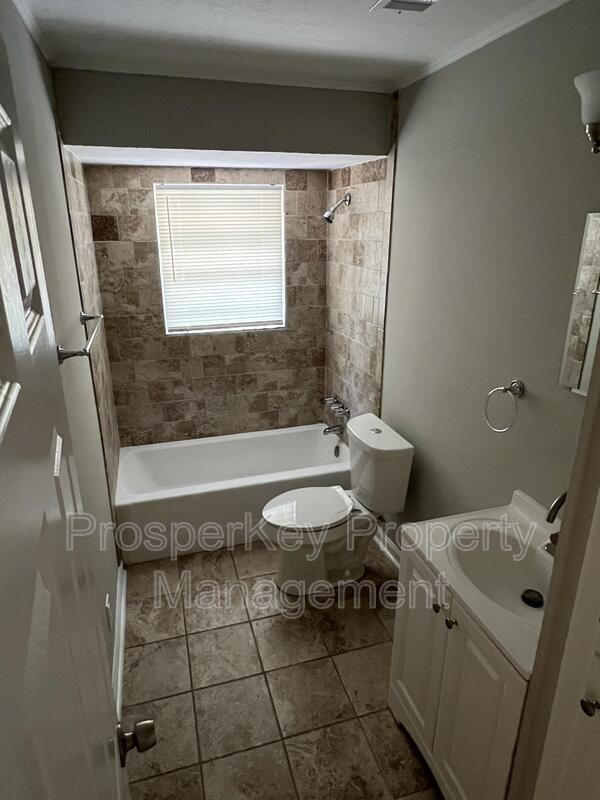 Building Photo - 615 Buford Dr