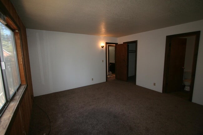 Building Photo - 917 Nana Ave