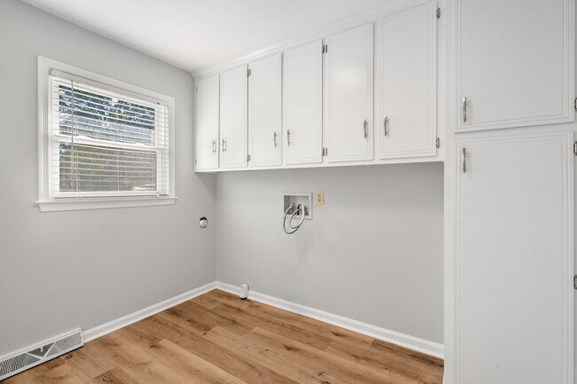 Building Photo - 3803 Derbyshire Dr