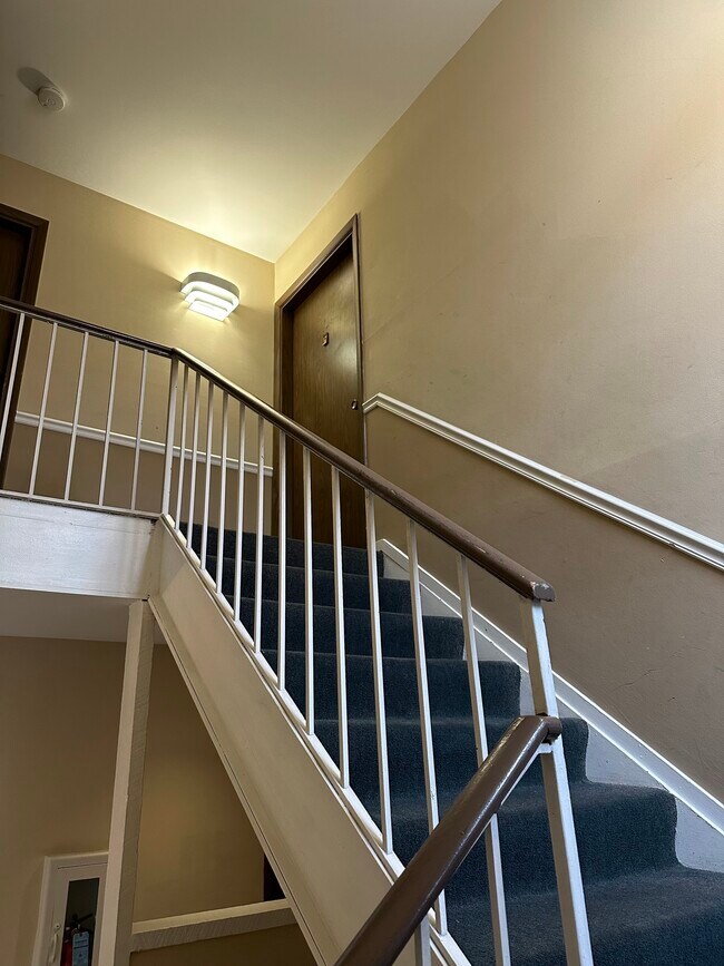 Building Photo - 2500 Bayside Dr