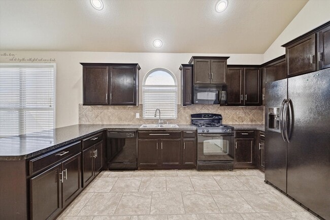 Building Photo - 22582 Valley Canyon
