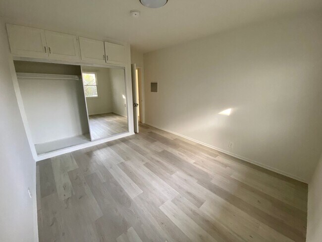 Building Photo - 1375 S Sierra Bonita Ave