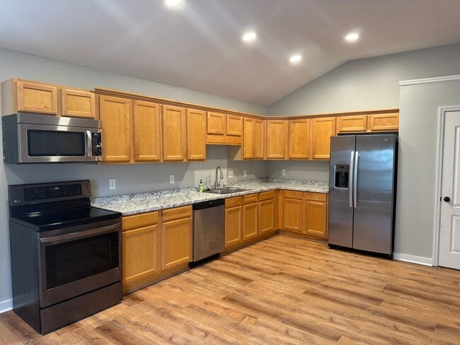 Building Photo - Great 3BR Home in Spring Hill