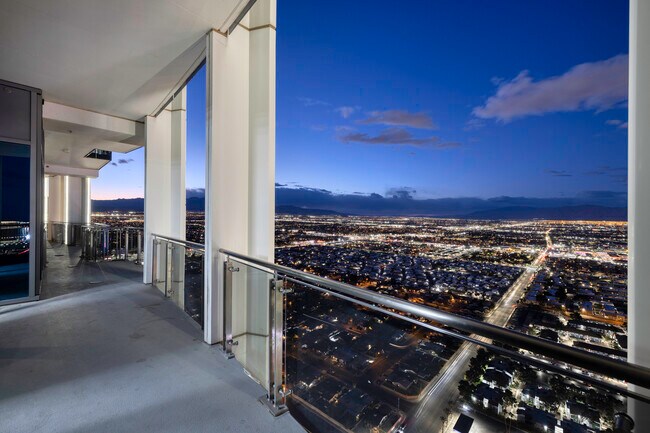 Building Photo - 4381 W Flamingo Rd
