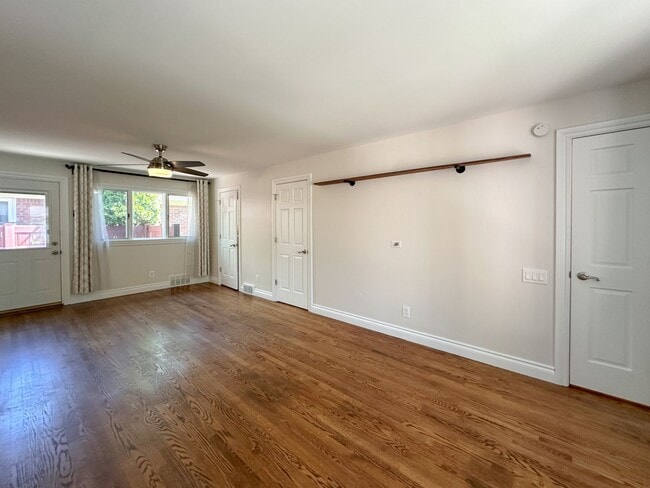 Building Photo - Stylish Grosse Pointe Woods Ranch with EV ...