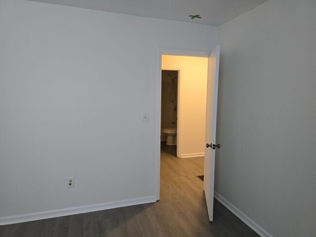 Building Photo - 409 1st St
