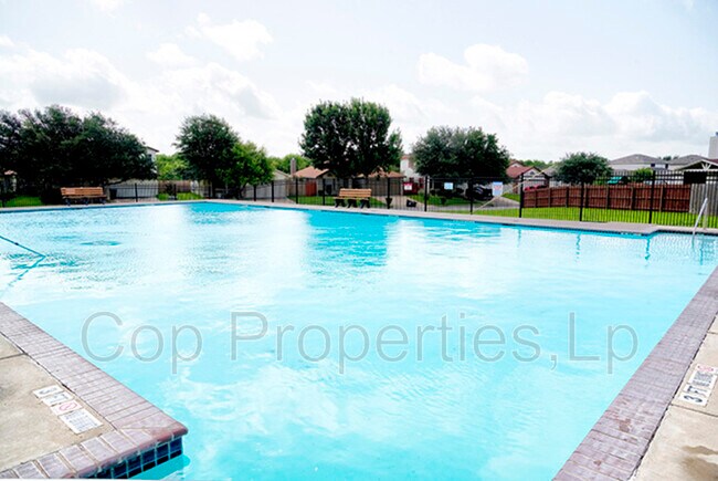 Building Photo - 8422 Whitebrush