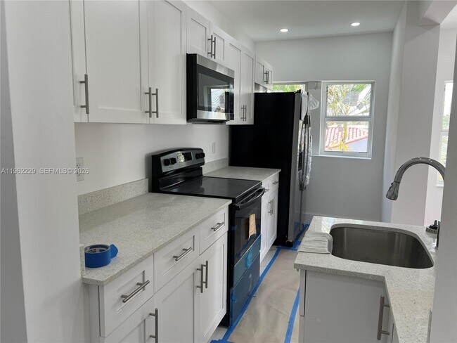 Building Photo - 1015 S 17th Ave