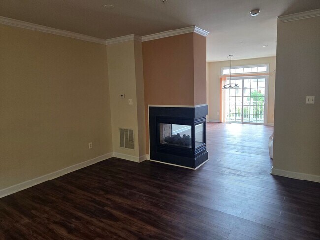 Building Photo - 308 Garden View Square