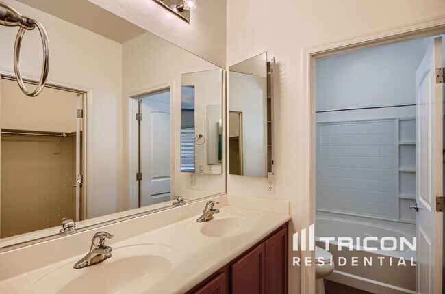 Building Photo - 41220 W Colby Dr