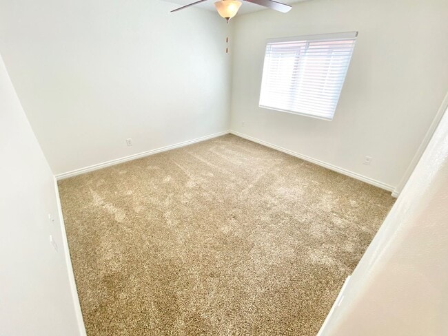 Building Photo - Inviting home with relaxing backyard spa in desirable Henderson location