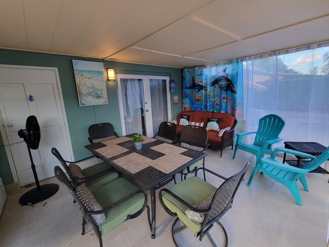 Building Photo - 1520 NE 33rd St