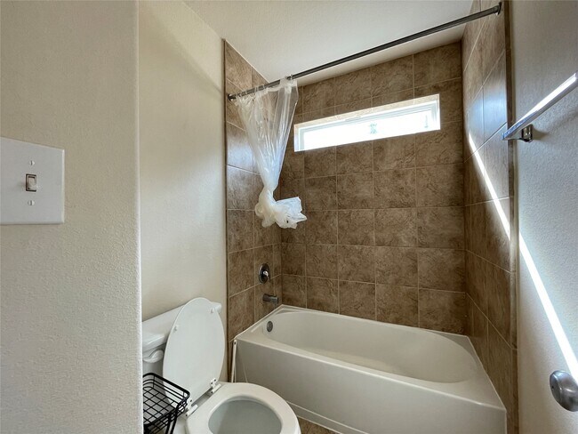 Building Photo - 7139 Pavilion Dr
