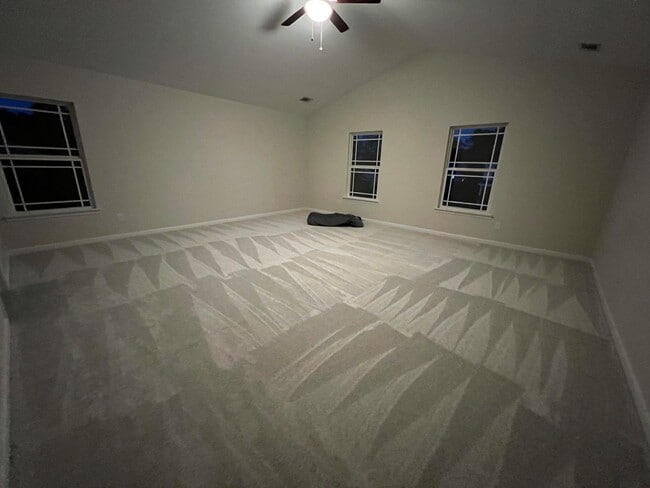 Building Photo - For rent in Bradley Point