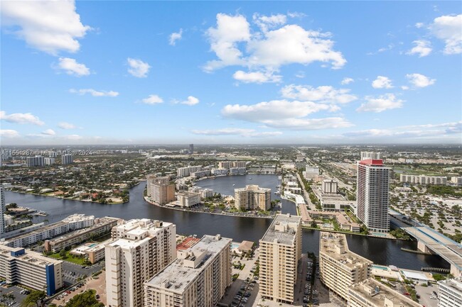 Building Photo - 1830 S Ocean Dr