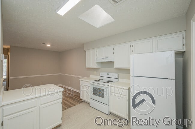 Building Photo - 8508 English Oak Loop