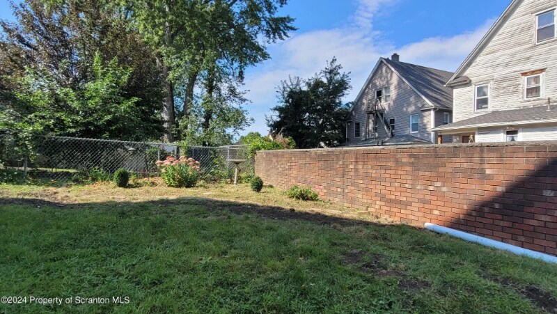 Building Photo - 2229 Capouse Ave