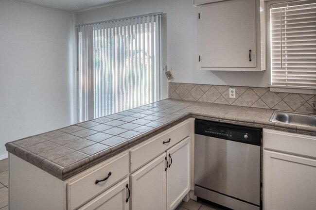 Building Photo - 117 Philemon Dr