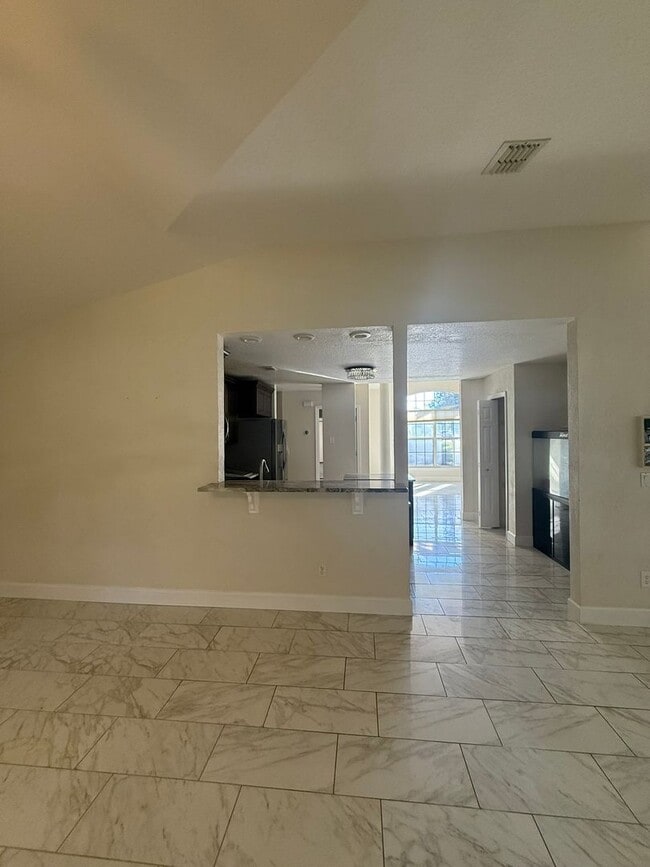Building Photo - Beautiful Spacious 3 bed 3 bath Home in Debary