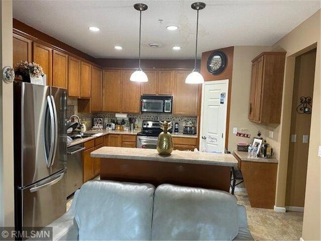 Building Photo - 10740 Town Square Dr NE