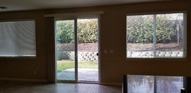 Building Photo - Beautiful 4 bd 2 bath Home for Rent in ANATOLIA Village Rancho Cordova