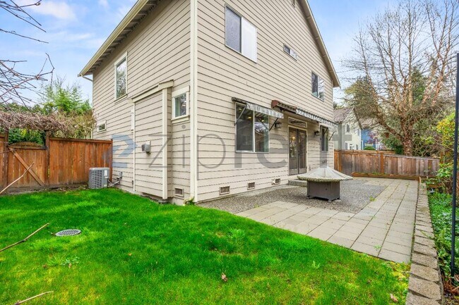 Building Photo - 7413 NE 200th St