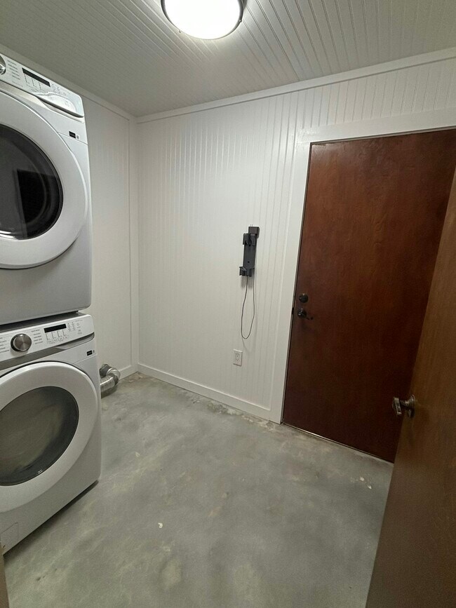 Building Photo - 4250 Marlowe Dr