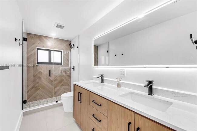 Building Photo - 11640 SW 99th Ct