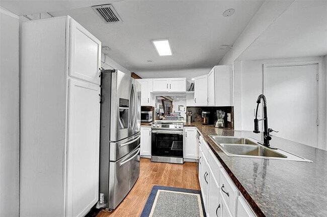 Building Photo - 1201 NW 112th Ave