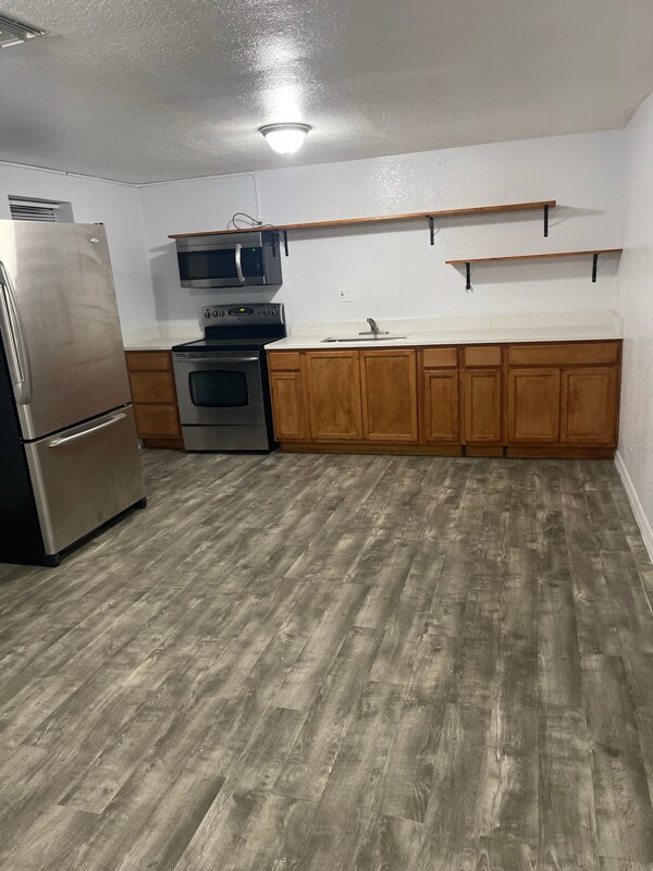 Building Photo - 1335 E Bay St