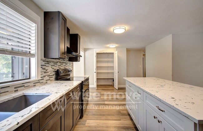 Building Photo - Felida Park- 4 Bedrooms on 1.5 Acres