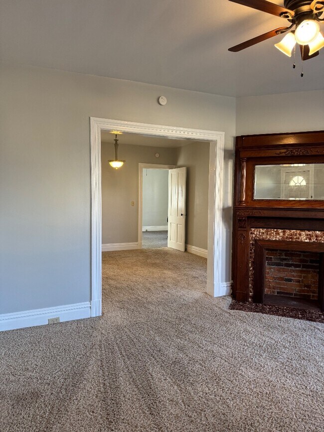 Building Photo - 374 Pine St