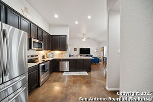 Building Photo - 1100-1102 Stanley Wy