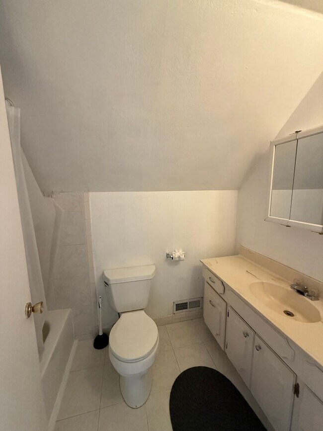 Building Photo - 433 Oleander Way