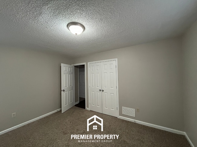 Building Photo - Spacious 3BR/2.5BA Olive Branch Home w/ Vaulted Ceilings, Fireplace, Formal Dining & Fenced Yard