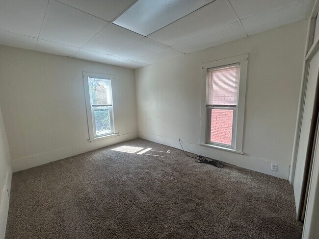 Building Photo - Charming Three Bedroom House In Grove City