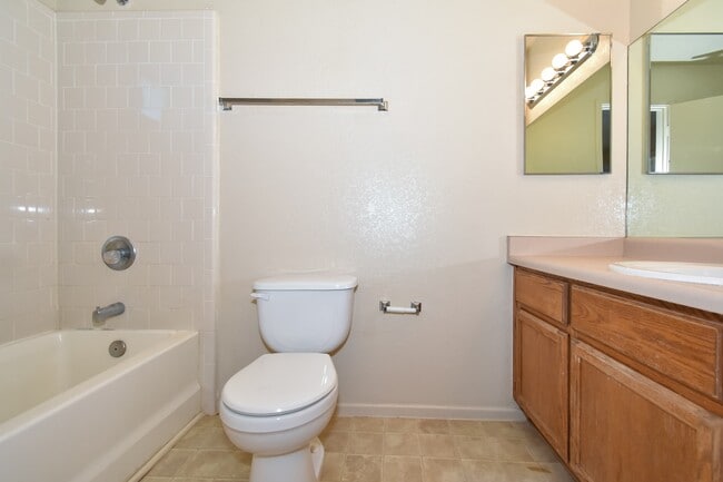 Building Photo - 2866 S 30th Dr