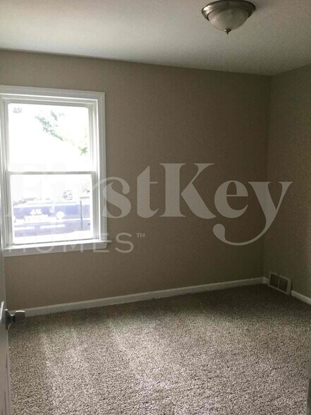 Building Photo - 123 Keller Ave