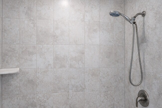 Building Photo - 2600 NW 4th Ave