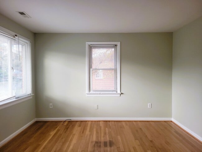 Building Photo - Renovated brick rancher in Southside.